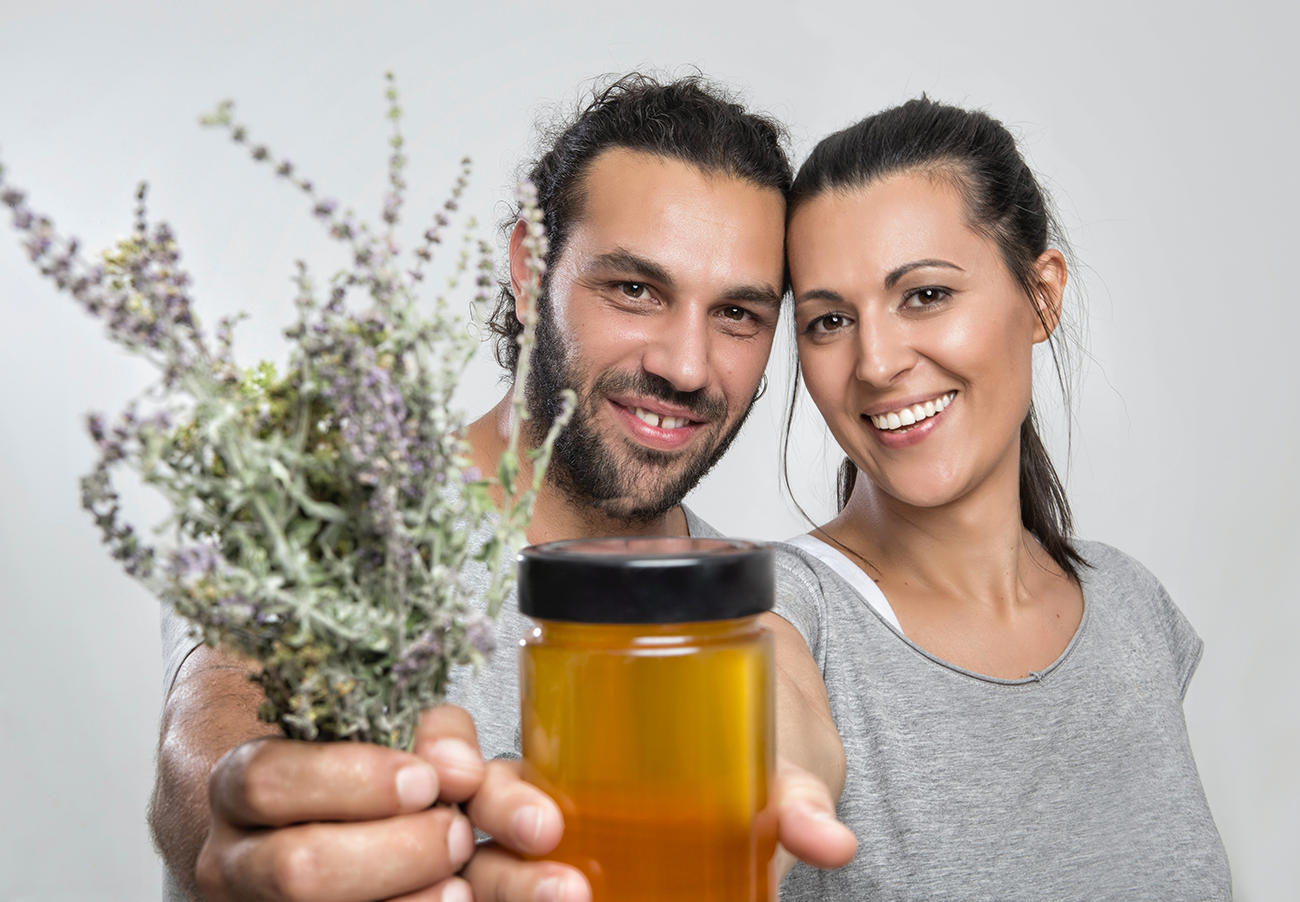 How the honeybee makes honey in our apiaries